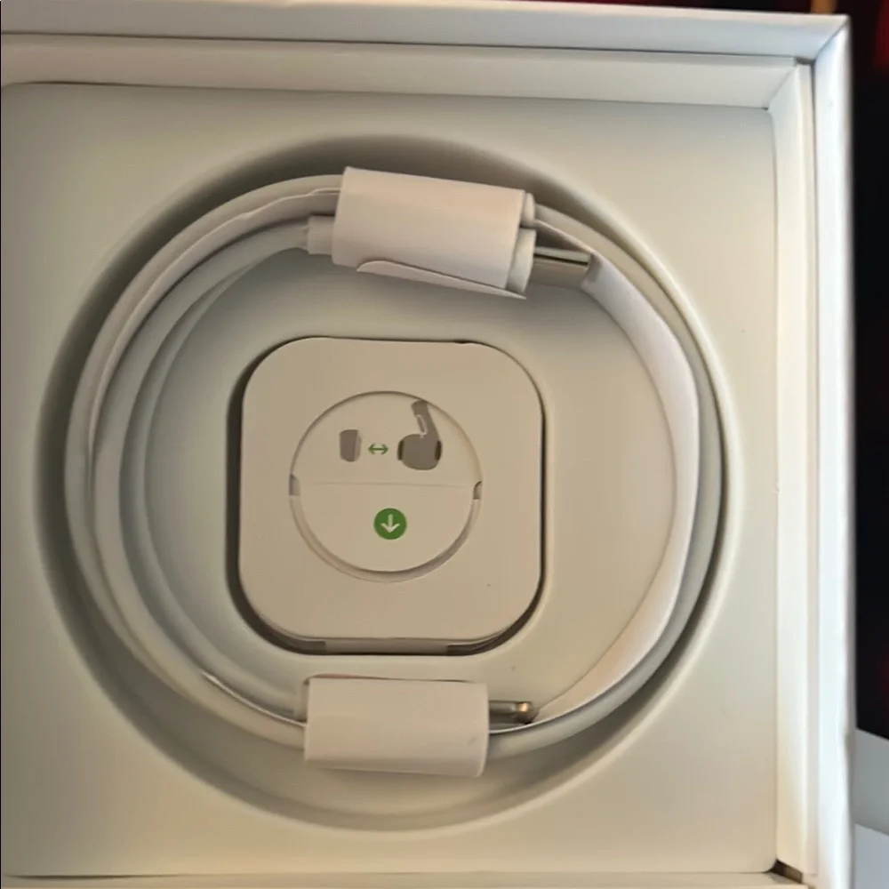 Apple White Wireless Earbuds
